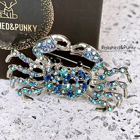 Crab Brooch ~ Crab Pin ~ Nautical Brooch ~ Silver Pin in ribbon Gift box - Picture 1 of 3